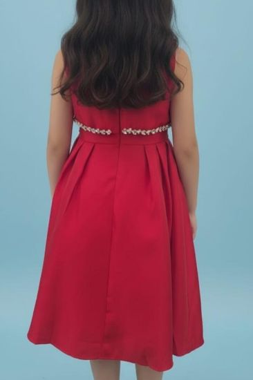 صورة فستان أحمر بقصات جانبيه أنيقه